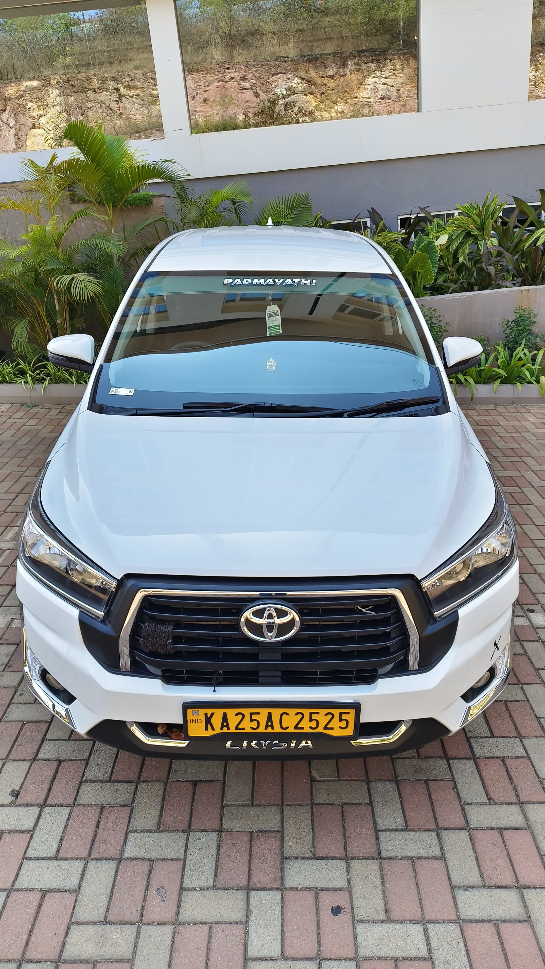 Dakshin Tours Vehicle