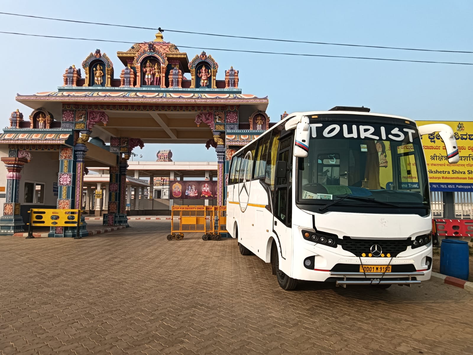 Dakshin Tours Vehicle